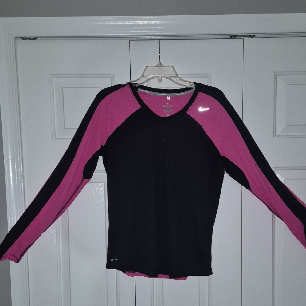 Nike Women's Long Sleeve Black and Pink Tee